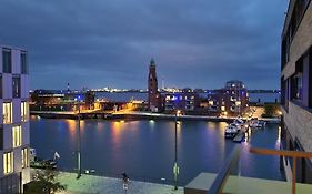 Homey Apartments Harbor Suite - Parking Two Bathrooms Netflix Sea View
